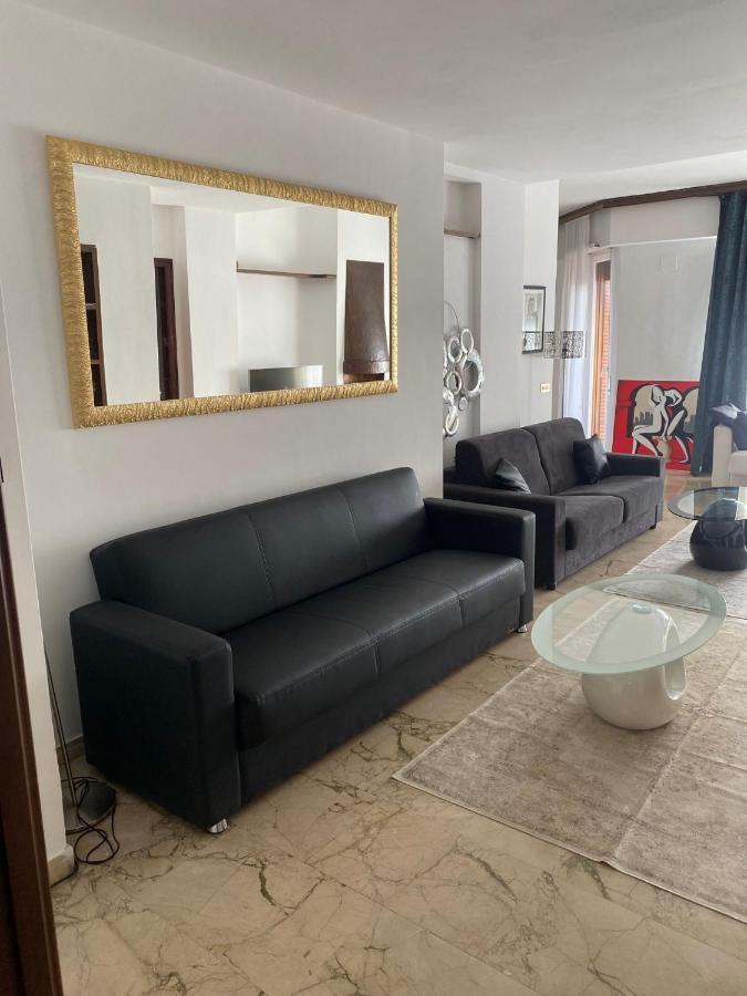 Eur Centro Lux Apartment Con Camino Rom Exteriör bild